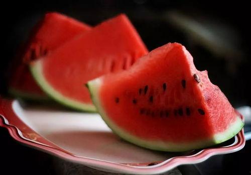 新疆冰美式吃瓜,夏日消暑新宠，吃瓜乐趣无限