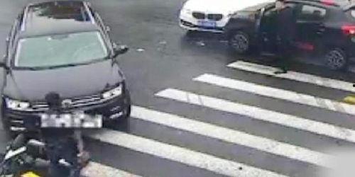 吃瓜自己追尾,一场意外的“瓜田奇遇”